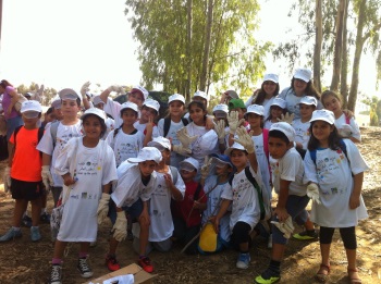 היסודיים משדות נגב מנקים ביער שוקדה. צילום: רות רחמים