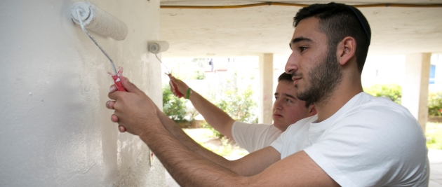 שיפרו את חזות המבנים בעיר. צילום: חיים ורסנו, ארכיון הצילומים של קקל