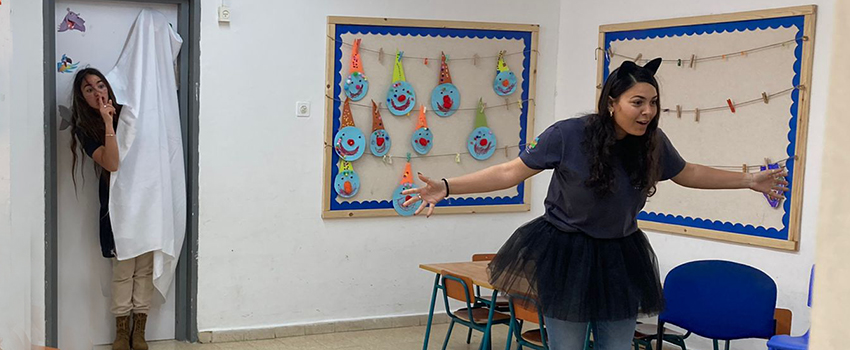 בנות שירות לאומי ממרכז שדה ויער שוני בפעילות פורים בגן צמיד באור עקיבא