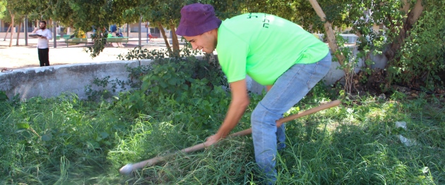 מייפים את פני היישוב. פעילות קקל למען הקהילה בראש השנה תשף. צילום: יואב לין
