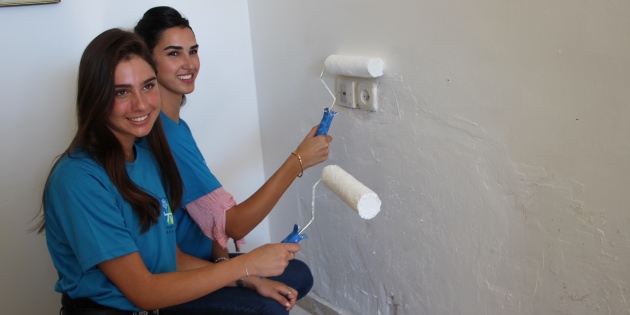 גם כוכבות הרשת יצאו להתנדב. צילום: יואב לין