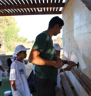 תושבי יכיני משדרגים את המושב. צילום: יואב לין