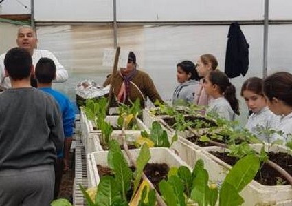 ילדים במשתלה