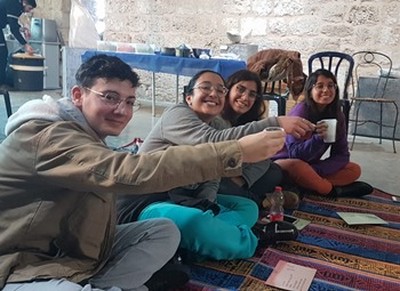 ארבעה מדריכים בפעילות