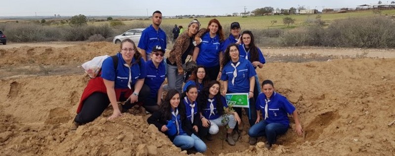 מדריכי תנועת נוער בצילום קבוצתי