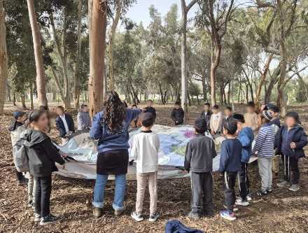 פעילות חינוכית של קקל במשתלה. צילום באדיבות מרחב דרום של קקל