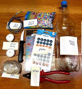 כל מה שצריך להכנת עששיות מדליקות. צילום: אלישבע אמסלם