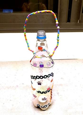 פעילות חווייתית של יצירת עששית אישית. צילום: אלישבע אמסלם