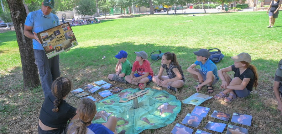 פעילות שומרי היער. צילום: מיכאל חורי, ארכיון הצילומים של קקל