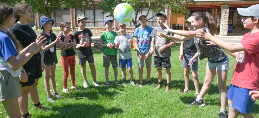 פעילות הניידת החינוכית הכדור בידינו. צילום: מיכאל חורי, ארכיון הצילומים של קקל