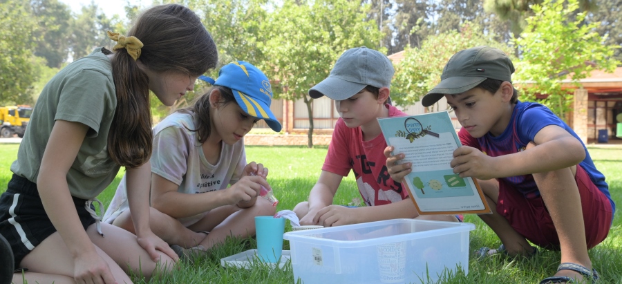 פעילות הניידת החינוכית מדענים ירוקים. צילום: מיכאל חורי, ארכיון הצילמוים של קקל