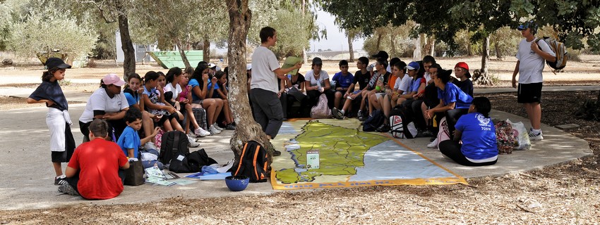 פעילות מפת ארץ ישראל. צילום: יניב שוורץ, ארכיון הצילומים של קקל

