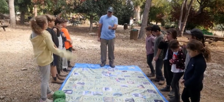 פעילות סולמות וחבלים. צילום מתוך סרטון ההדרכה