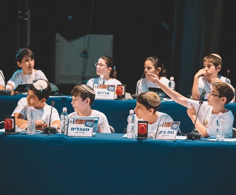 המתמודדים הנרגשים. למדו 110 מושגים. צילום: מאור כהן, כוורת