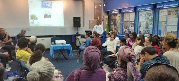 חידון קקל במחוז מרכז: שלב השאלות בעל פה. המתמודדים הפגינו ידע רב. צילום: אודיה ביליג