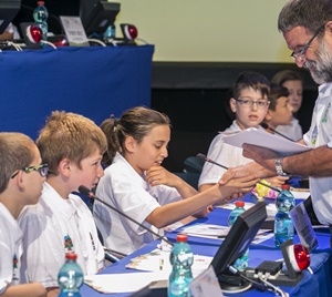 מגיע להם: תעודות השתתפות חולקו לכל המשתתפים. צילום: לנס הפקות