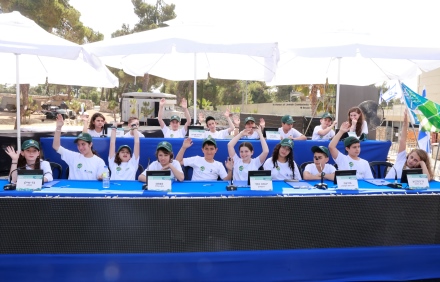 למדו ושיננו. משתתפי החידון. צילום: יוסי זמיר, ארכיון הצילומים של קקל