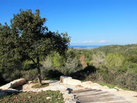 פינת העקורים בשביל הבריחה. צילום: יעקב שקולניק