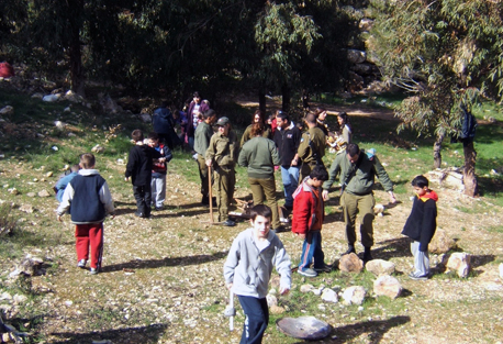 מבלים ביער הקהילתי פסגת זאב-נווה יעקב. צילום: יוסי שפנייר