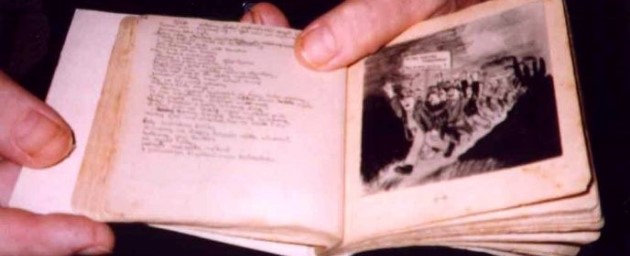 יוסף אוחז בספרון הקטן, 