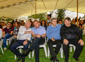 דנים בנושאי התיישבות והגשמה. צילום: יהודה פרץ ארכיון קקל