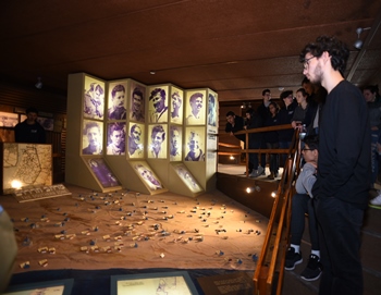 משתתפים בסיור מורשת במוזיאון גבעתי. צילום: יואב לין