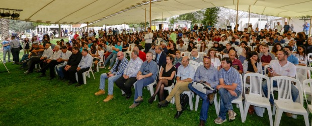 מעלים סוגיות בנוגע ליישוב הדרום באוהל הצעירים. צילום: יהודה פרץ ארכיון קקל