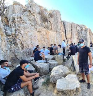 בבית הכנסת העתיק במירון. צילום באדיבות מכינת תפארת גור אריה