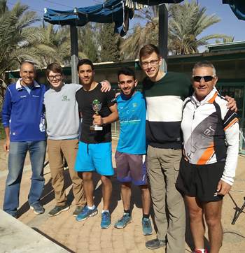 חלוקת הגביע לזוכים בתחרות הניווט. צילום: רועי מרסיאנו