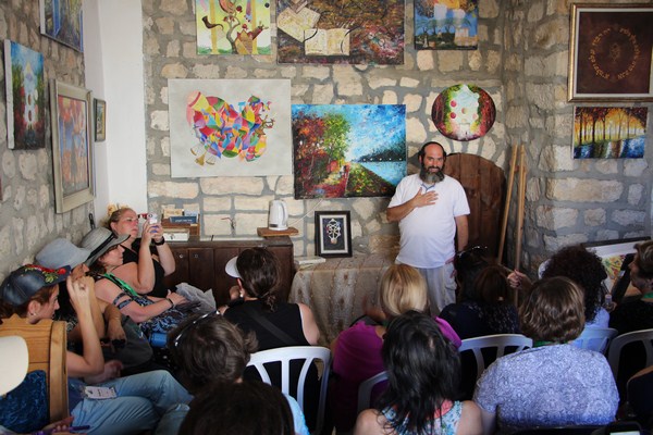 ביקור מרתק בגלריה בצפת. צילום: יואב דביר