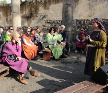 חזרה במנהרת הזמן בפארק קצרין. צילום: יואב דביר