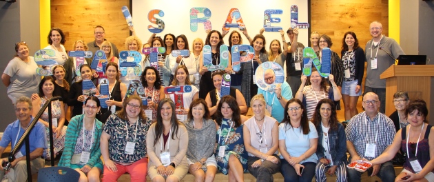 להתחבר לשורשים ולפעול יחד למען העתיד. קבוצת מחנכים שהשתתפה בכנס. צילום: יואב דביר