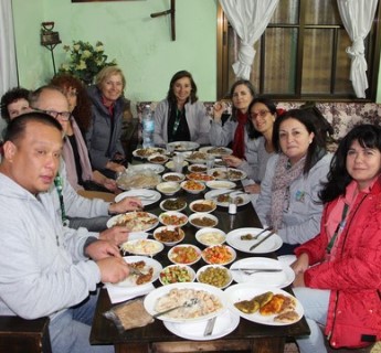 ארוחה דרוזית מסורתית בדליית אל כרמל. צילום: יואב דביר