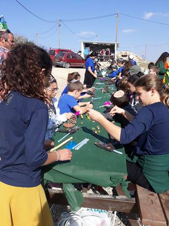 פעילות יצירה. כולם באים ונהנים. צילום: לינור שאוליאן, קקל