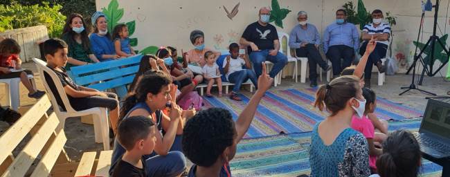 תושבי השכונה התאספו לחגוג יחד את חנוכת הגינה. גינת רמט בלוד. צילום: יגאל חן