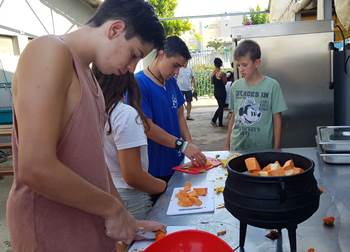 רעבים? כאן מכינים את תבשיל הפויקה. צילום: אלישבע אמסלם
