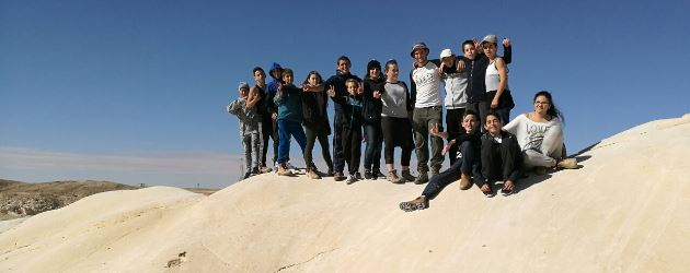 קבוצת קצרין בחמוקי ניצנה. לחוש את הטבע והסביבה כדי להבין כמה חשוב לשמור עליהם. צילום: קקל