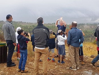 בני המשפחה באים לצפות בפעילות ילדיהם. צילום: ירון צ'רקה, קקל