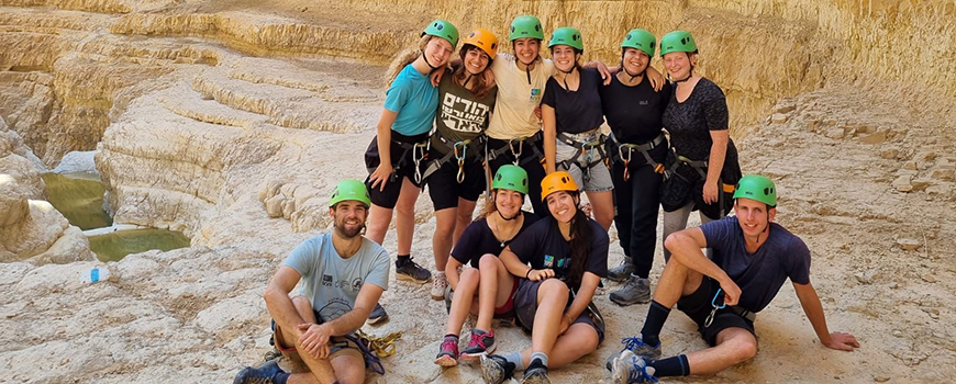 בנות השירות ביום סנפלינג במדבר יהודה