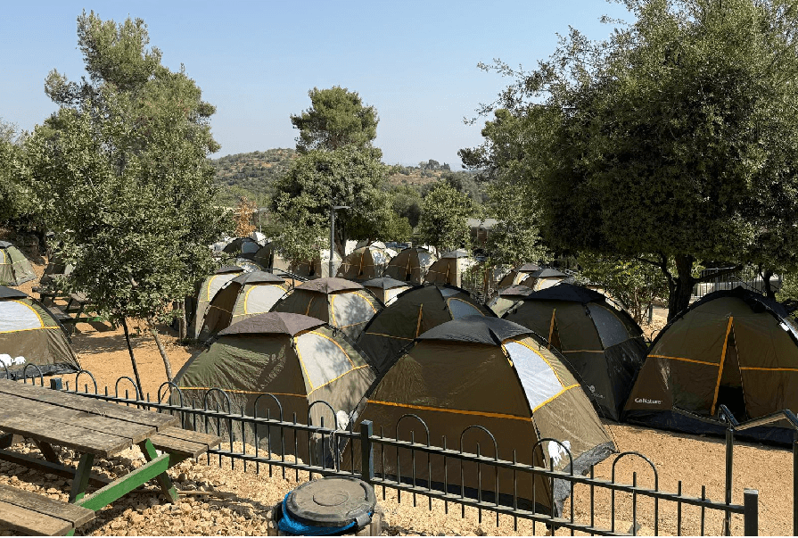 אוהלים בשטחי הגיחה. צילום: ארכיון הצילומים של קקל