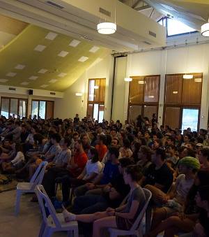 מדברים על החוויות והאתגרים. מדריכי חוגי הסיירות של קקל. צילום: קקל