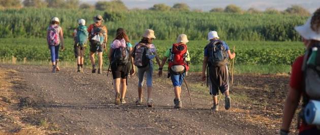 סגנון של חינוך שלא קיים במסגרות אחרות. מטיילים עם חוגי הסיירות. צילום: פייסבוק