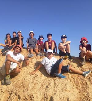 פעם בחודש יצאו לטייל עם החניכים. צילום באדיבות זיו לוי