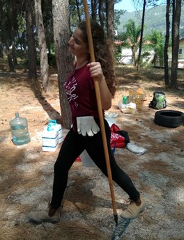 באה לעבוד. קבוצת פס הירק. צילום: קקל
