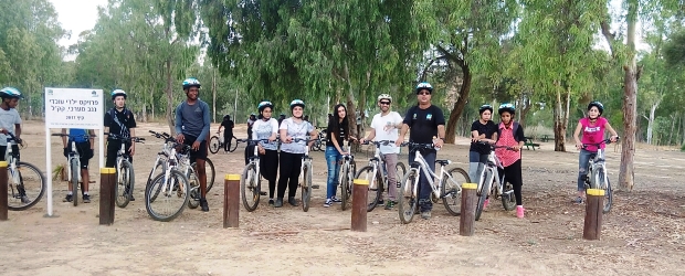 איפה רוכבים? בשביל החדש שהכשירו ילדי גילת. צילום: ארנון משה, קקל