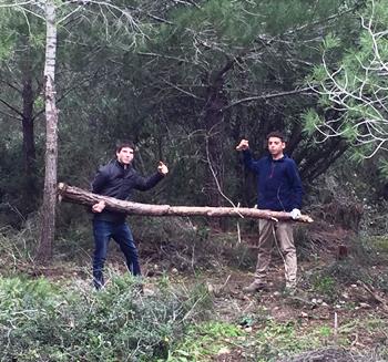 עובדים במרץ ובתחושה של סיפוק. צילום: ענת הופמן
