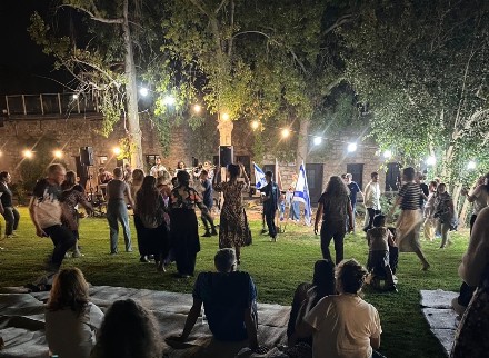 רוקדים בשוני. צילום: אדוה קימלפלד, ארכיון הצילומים של קקל