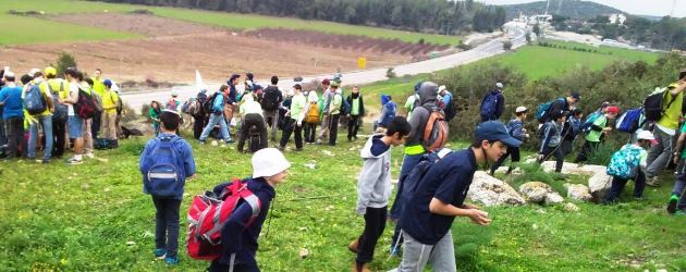 חניכי תנועת הנוער של אריאל יוצאים לצעדה. צילום: צבי צור