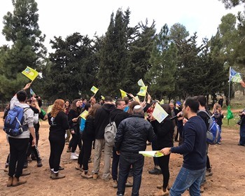 חוגגים את התחדשות היער עם דגלים ומוזיקה. צילום: דני פדידה
