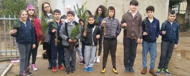 כל ילד קיבל שתיל. ילדי ג'וליס חוגגים טו בשבט. צילום: רים דגש